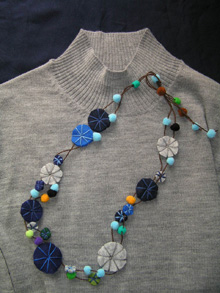 フェルトのネックレス